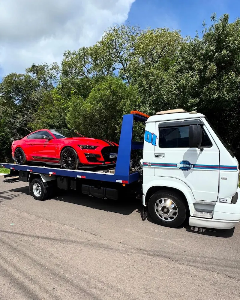 Guincho EIDT transportando Ford Mustang GT500 em Porto Alegre